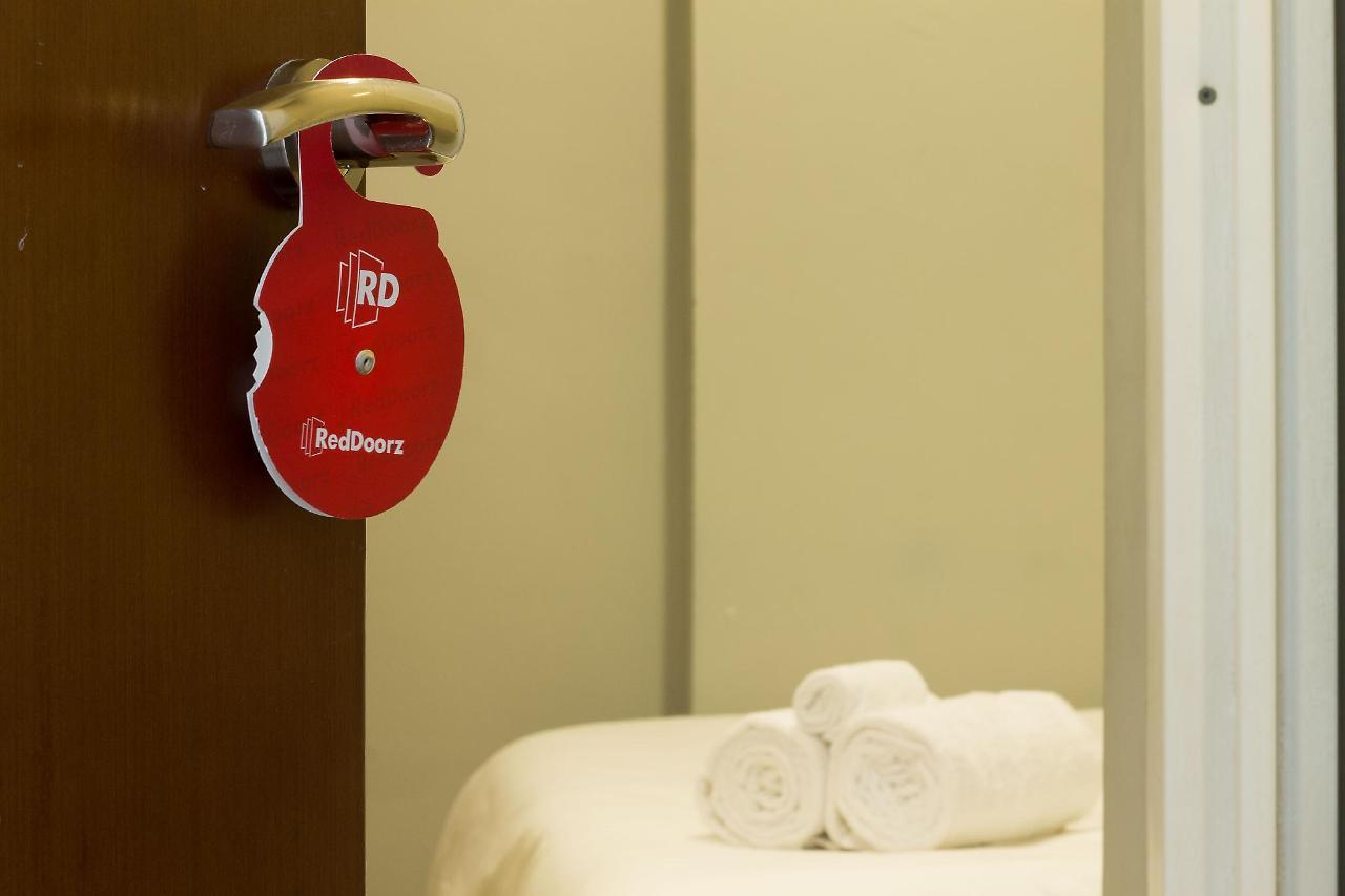 Reddoorz Near Naia Terminal 1 Hotell Paranaque City Eksteriør bilde