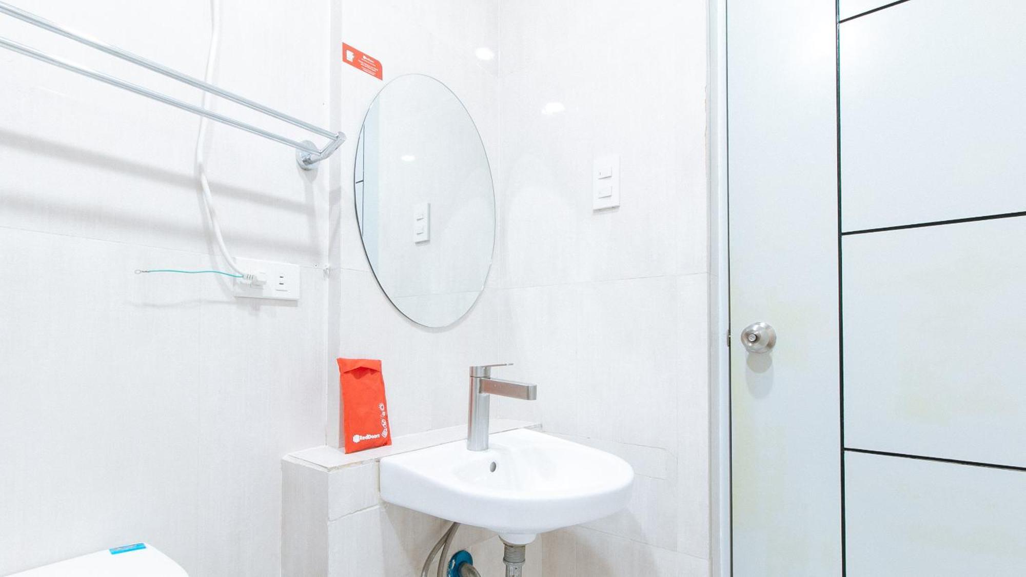 Reddoorz Near Naia Terminal 1 Hotell Paranaque City Eksteriør bilde